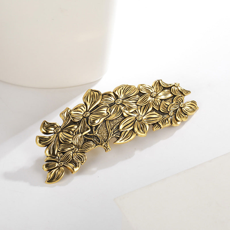 Fille cheveux dos tête scratching accessoires cheveux