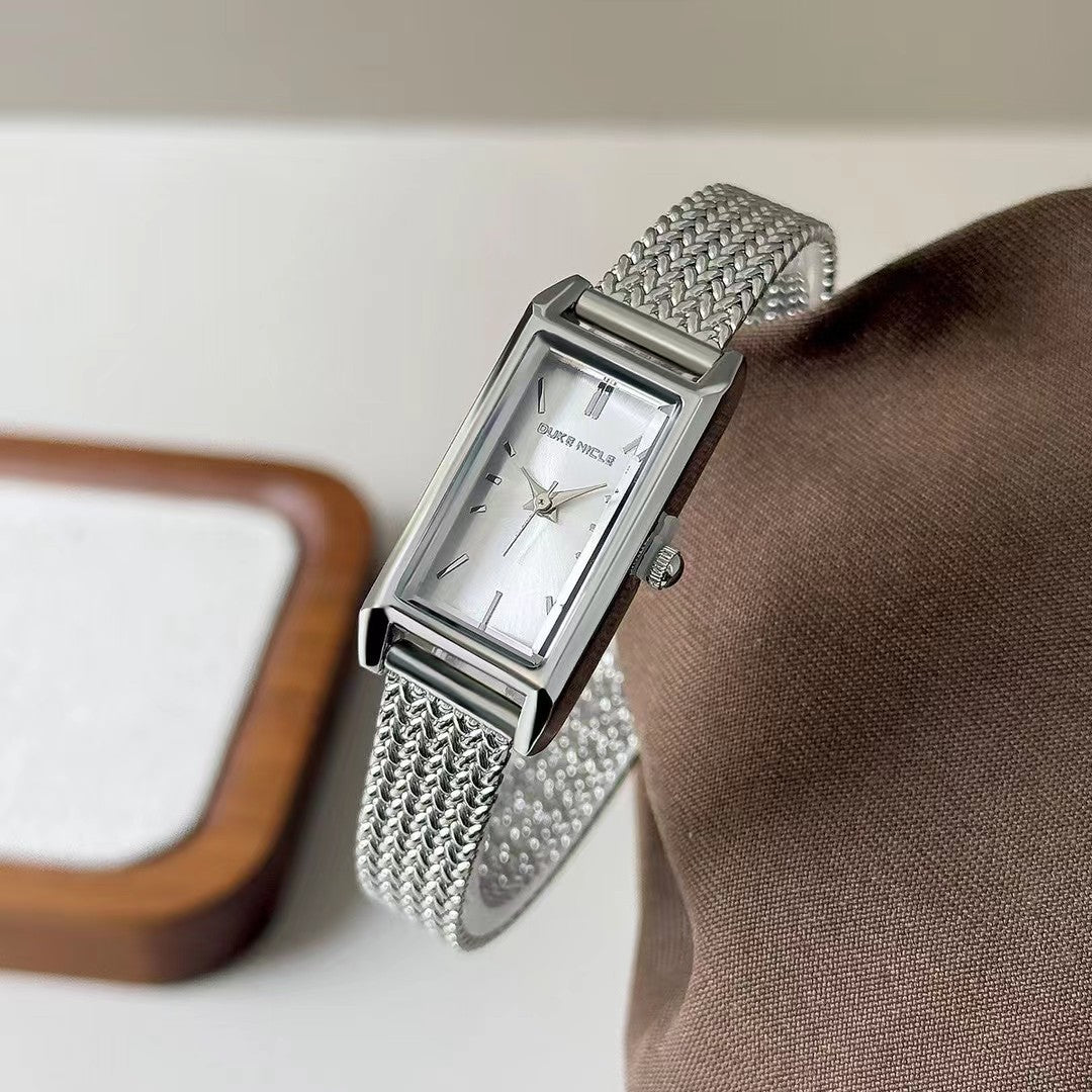 Oreilles de blé métallique écaillées avec un fini argenté subtilement luxueux et raffiné