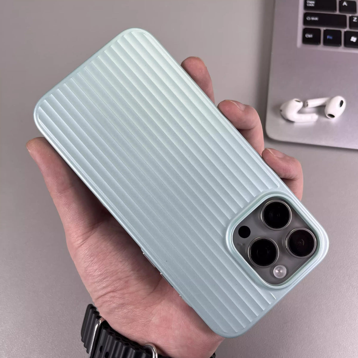 Housse de téléphone en métal ondulé pour la peau sorbée