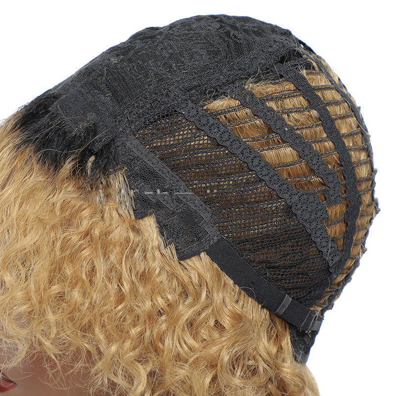 Petite coiffure bouclée