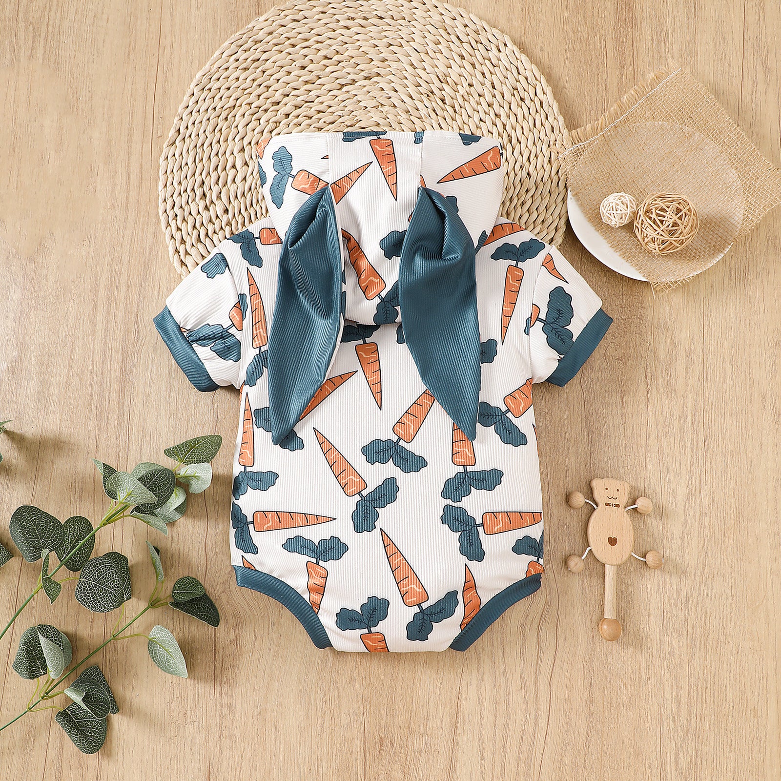 Cartoon Lapin-oreille Hoodie avec une carotte vivante imprimé Romper