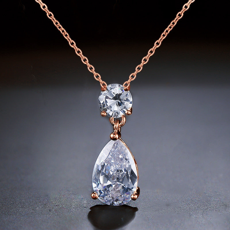 Collier à double goutte d'eau pour la vente à chaud