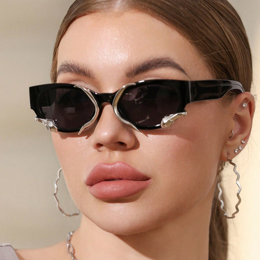 Et des lunettes de soleil tridimensionnelles de style similaire Snake Retro