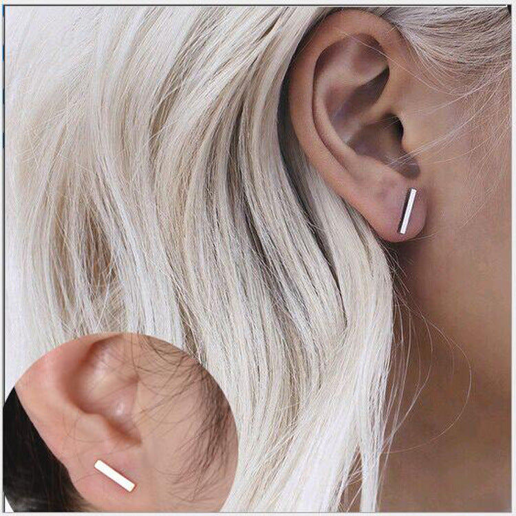 Boucles d'oreilles à barre unique Minimalist personnalisées Chic et Mini pour les femmes