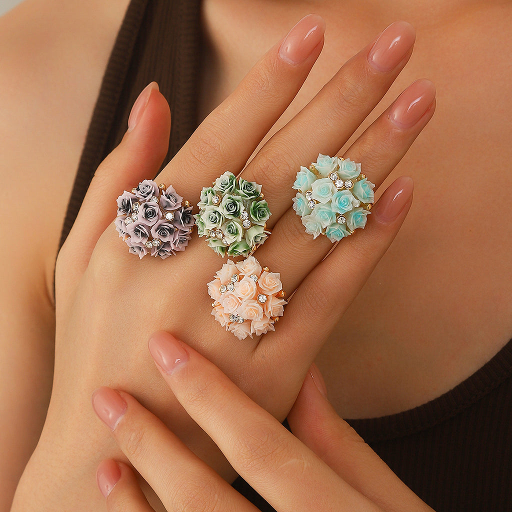 Anneau de fleur de rose en trois dimensions avec des fleurs de résine en diamant