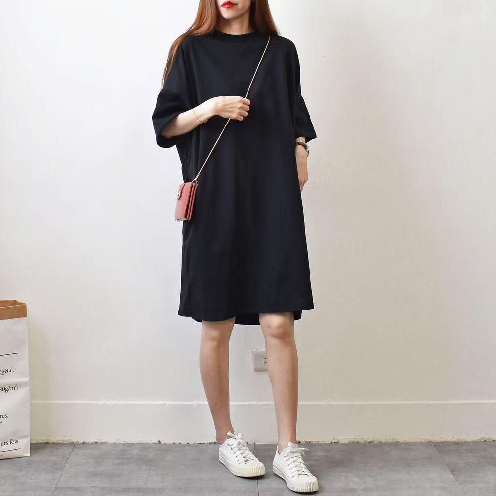 Plain women's t-shirt in a solid color