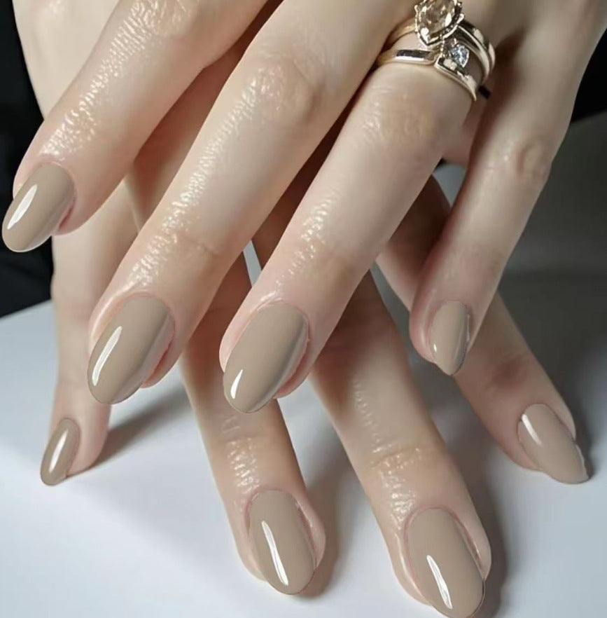 Les ongles artificiels en forme d'amandes longs de couleur solide pour femmes
