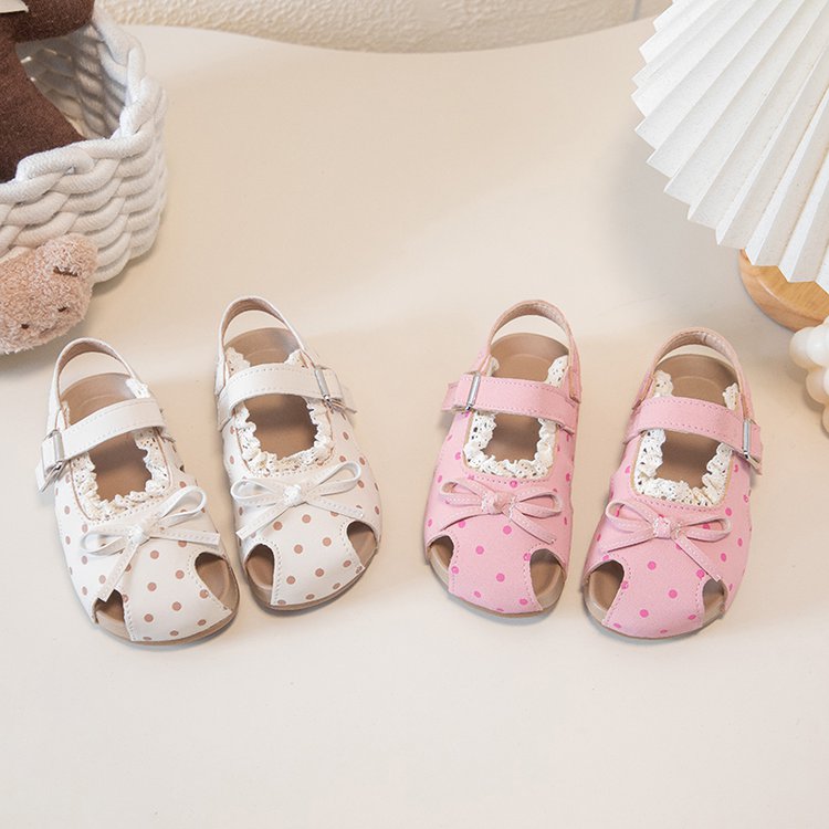 Sandales de filles pour l'été