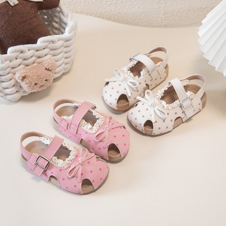 Sandales de filles pour l'été
