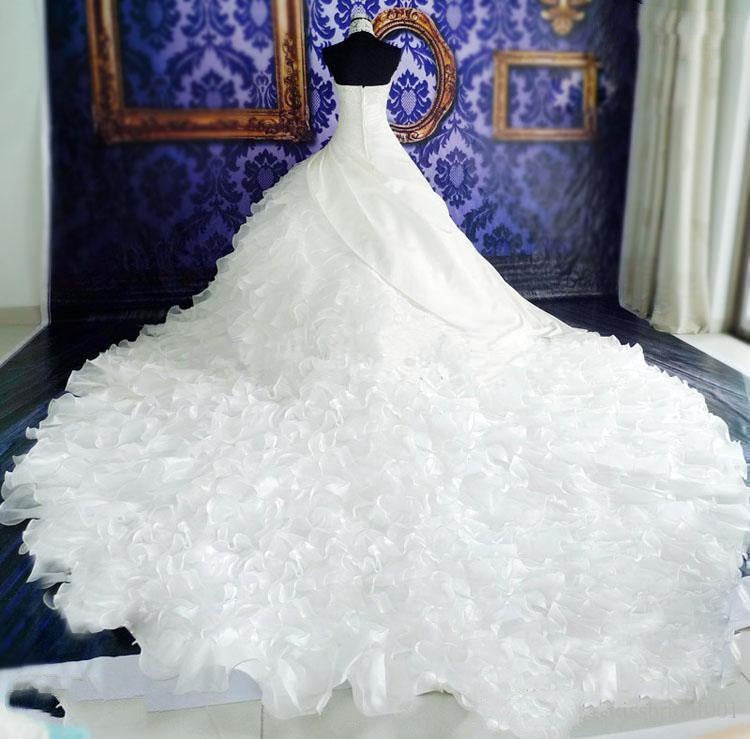 Robe de mariée Robe haut de gamme avec grande queue