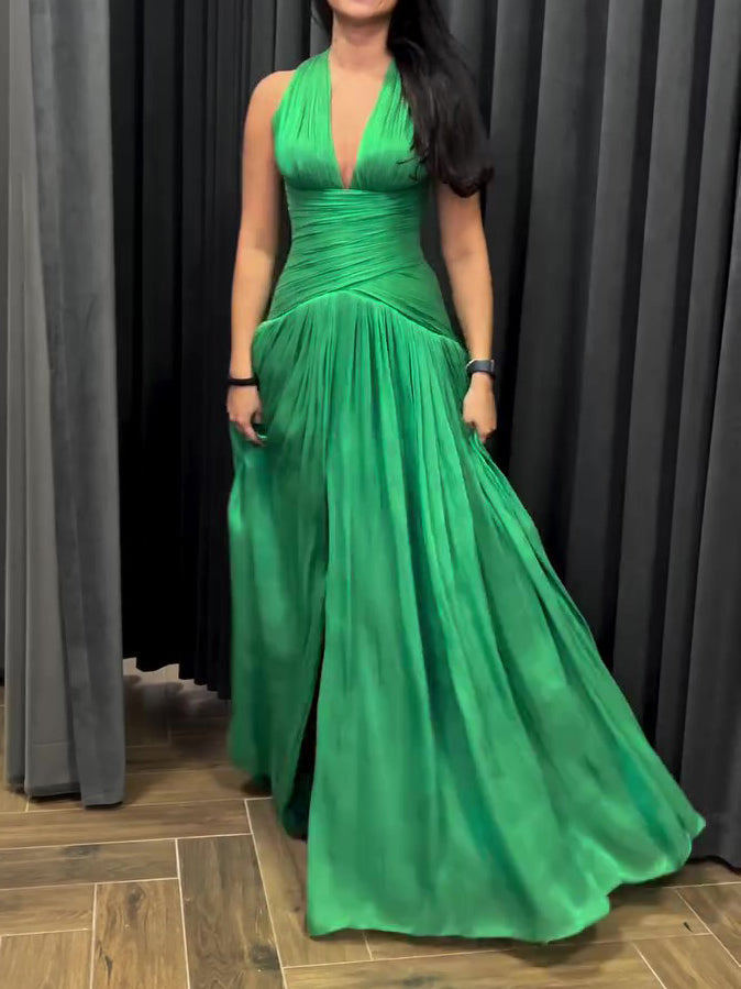 Émeraude vert plongeant collier Gown avec jupe plissée et fente latérale