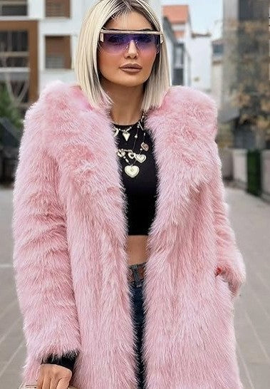 Manteau de fourrure long avec un grand lapel