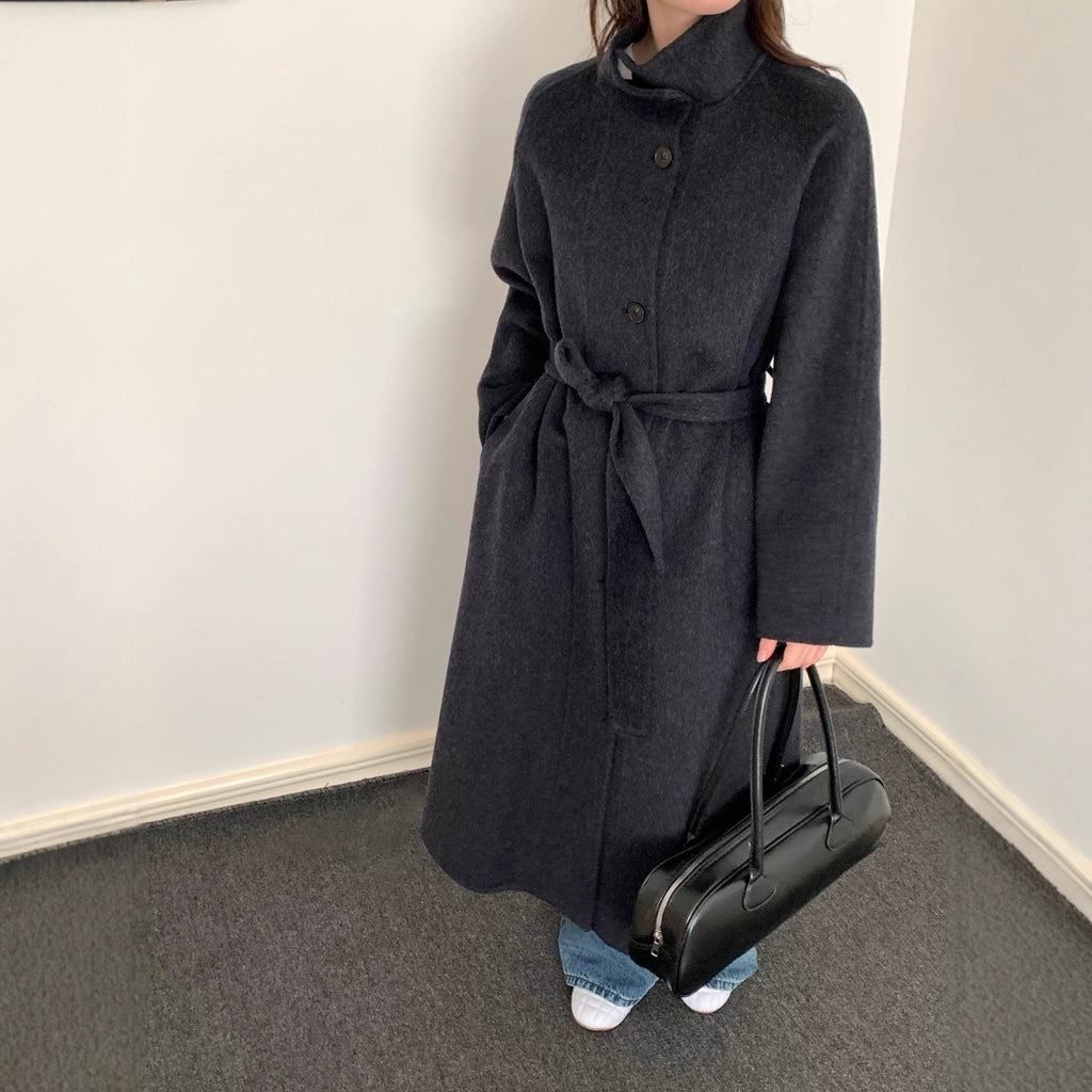 Manteau de laine longue pour femmes avec un design à un seul sein