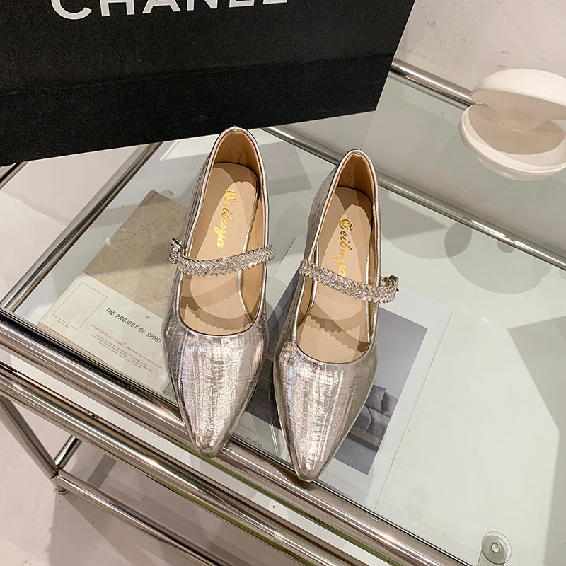 Les talons hauts pointus de fée française