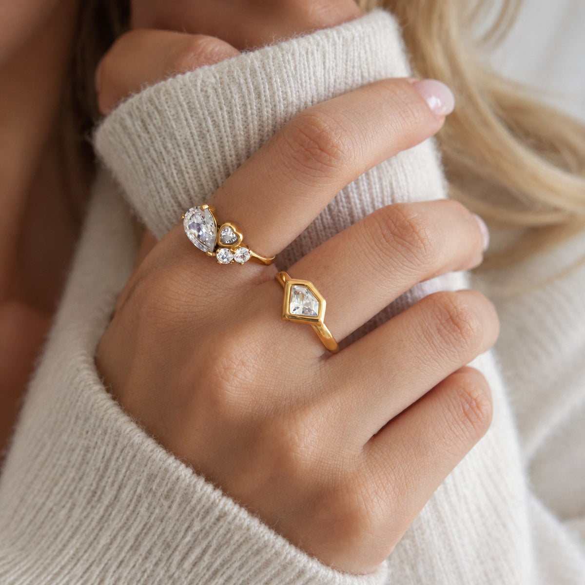 Anneau en acier inoxydable pour femmes avec zircon en forme de coeur