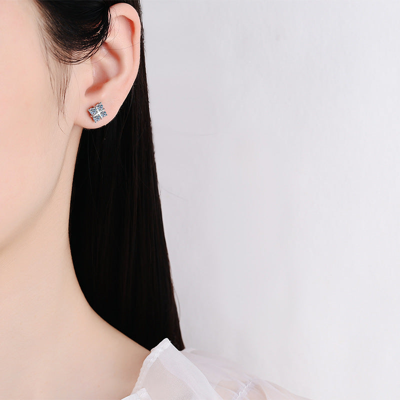 S925 Argent Stud Moissanite Classic Croix Platine Boucles d'oreilles élégantes et simples