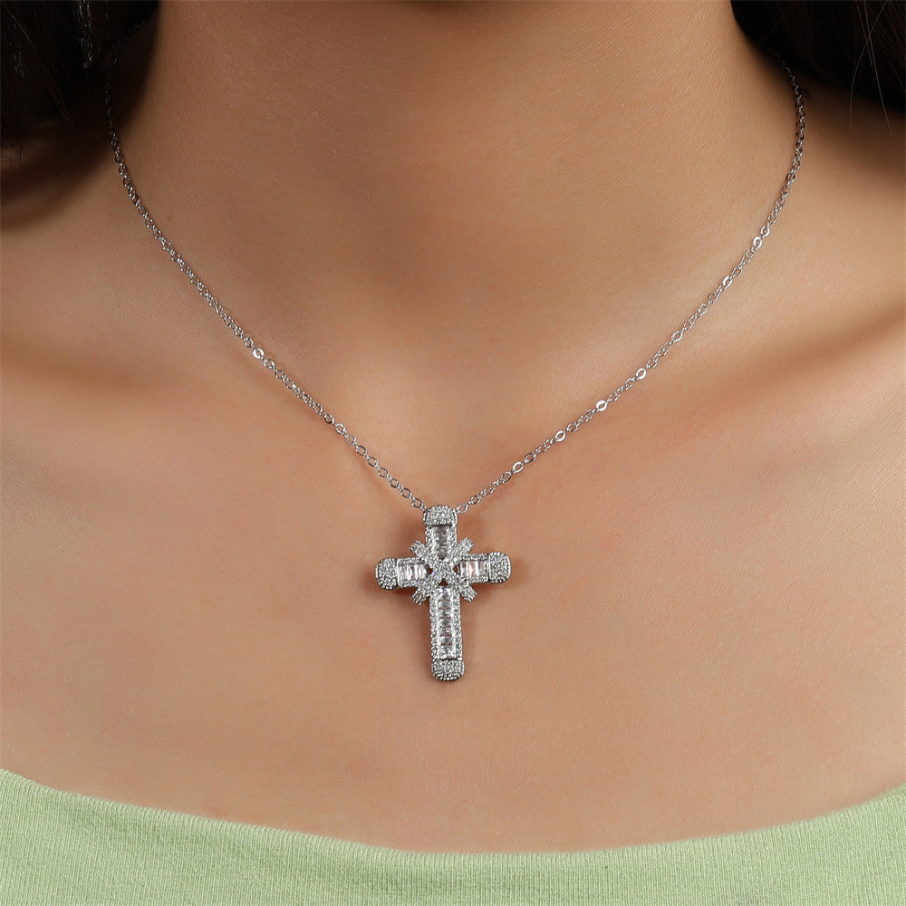 Collier de croix Zircon