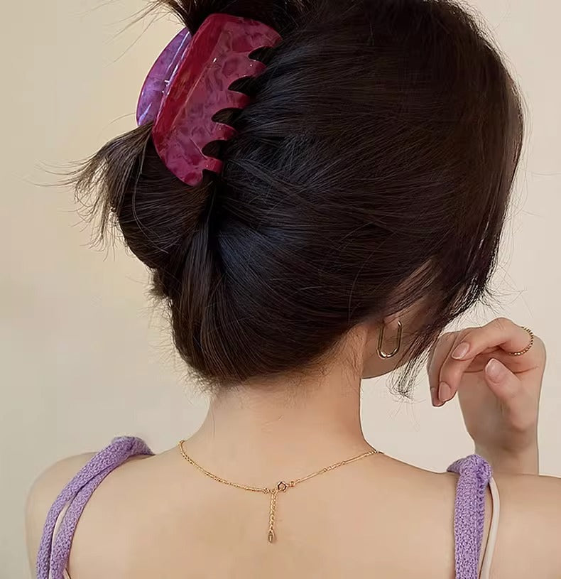 Fruits de Dragon blanc couleur cheveux clip avec une cuillère sur le dos de la tête