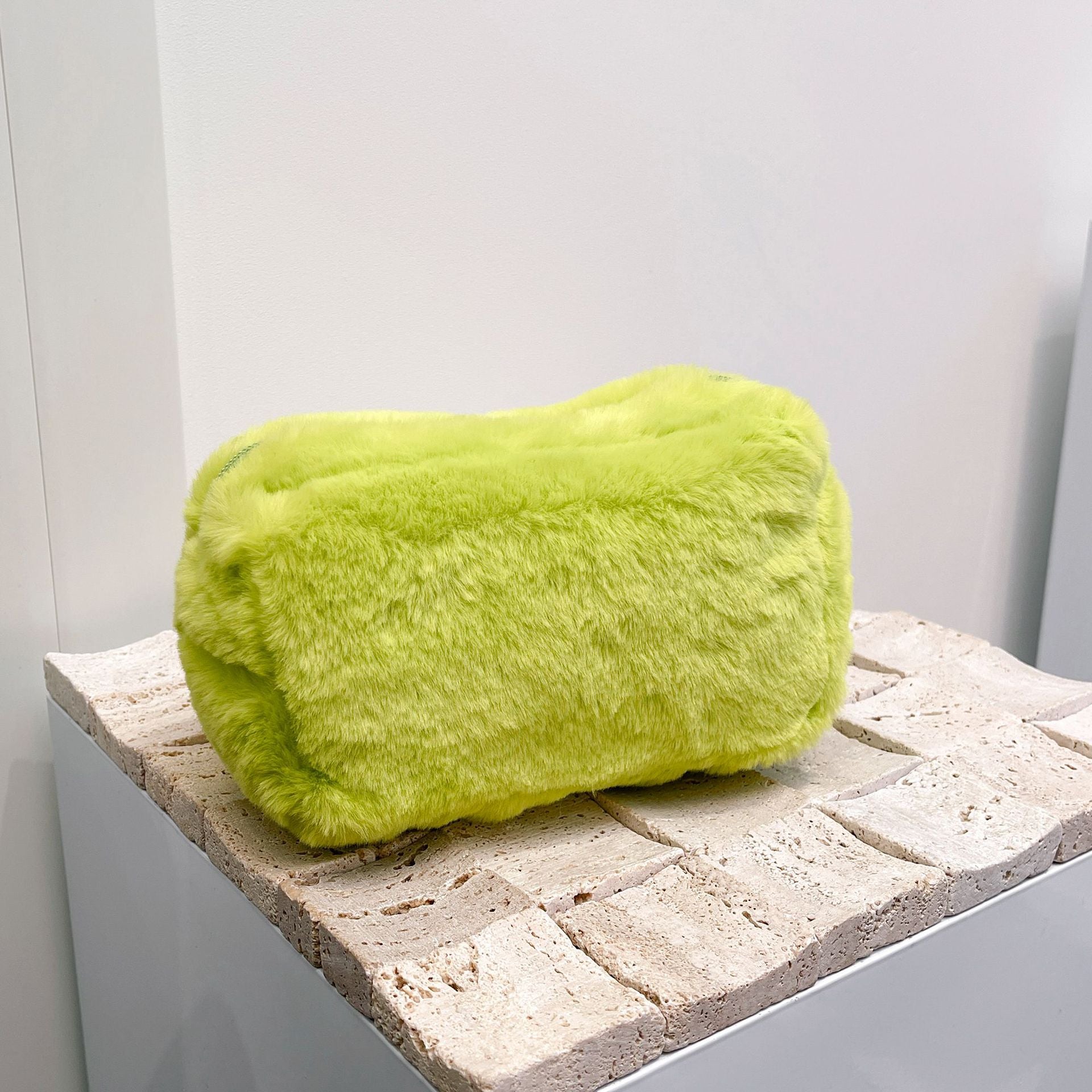 Sac de maquillage en peluche souple et moelleux pour les filles