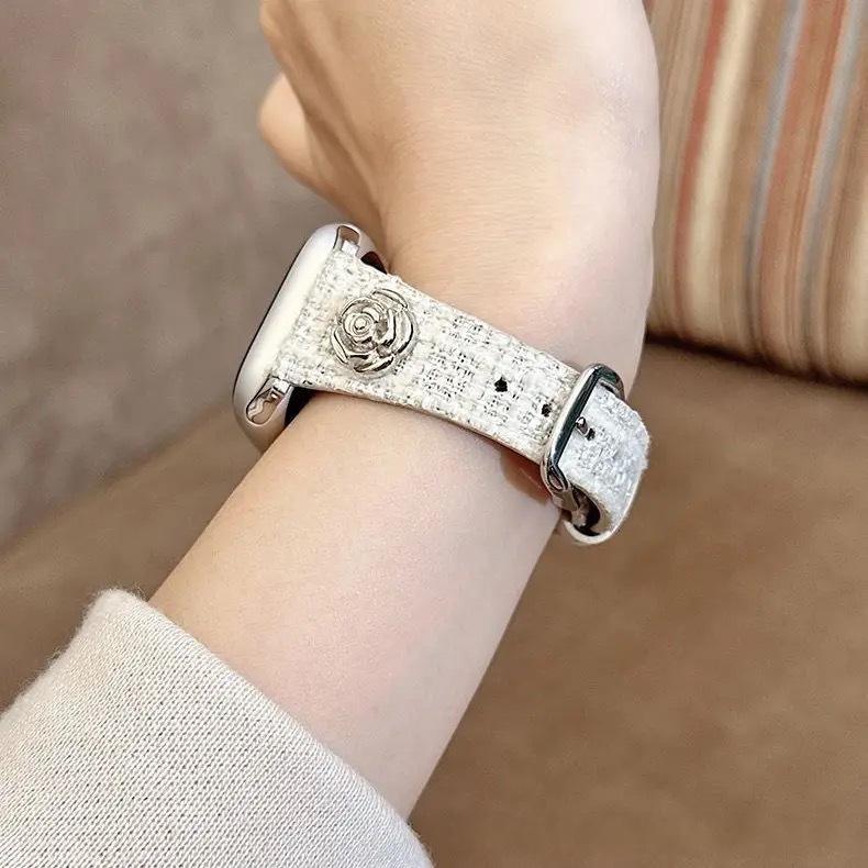 Bracelet en cuir de style Chanel avec une taille et un design ciselé