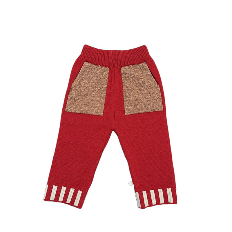 Pantalon et chapeau rouge couleur contrastant tricoté de l'année trois pièces