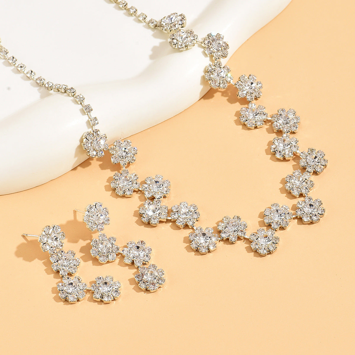 Collier de fleur de diamant plein style français