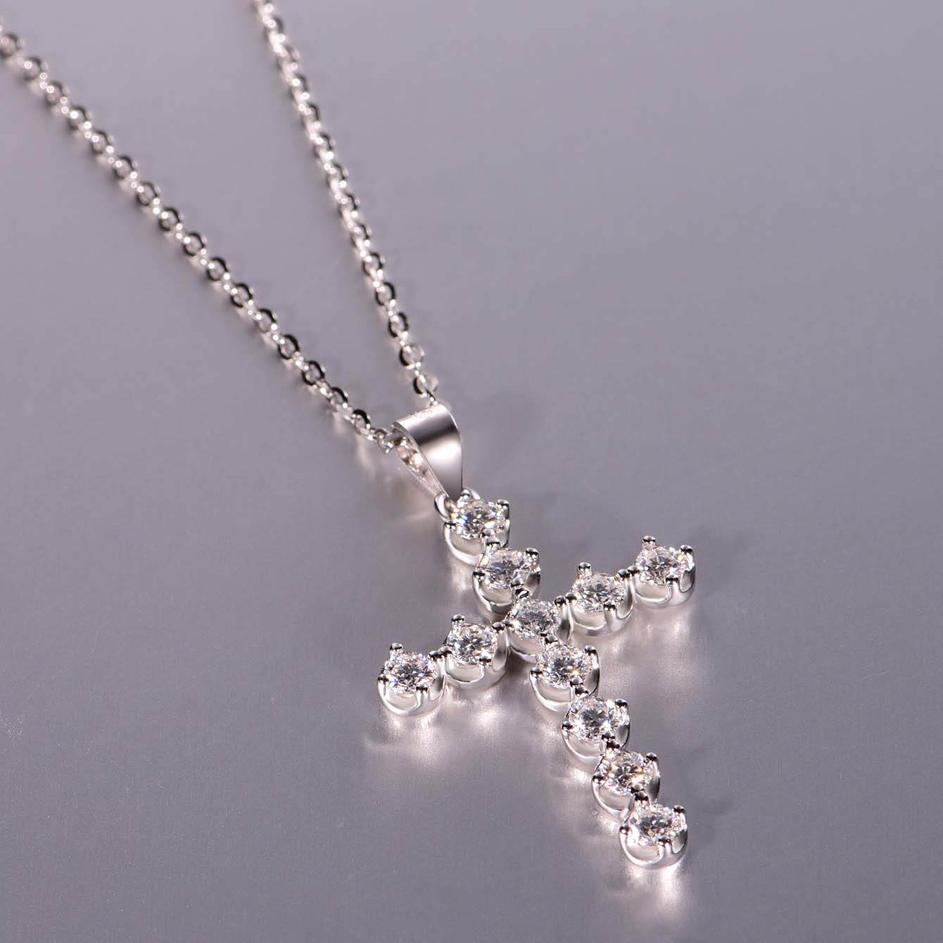 S925 Argent Sterling 11-Stone Moissanite Collier croisé 45cm D Couleur VVS1 Platine plaquée