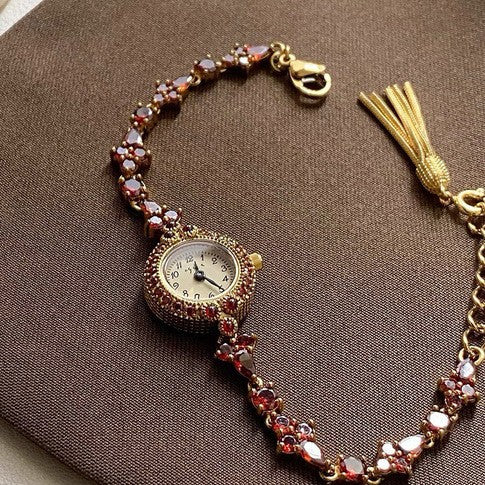 Vieille montre carrée pour les femmes Un design Dainty Mini Square avec un motif de blé