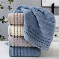 Serviette de coton et lavage du visage