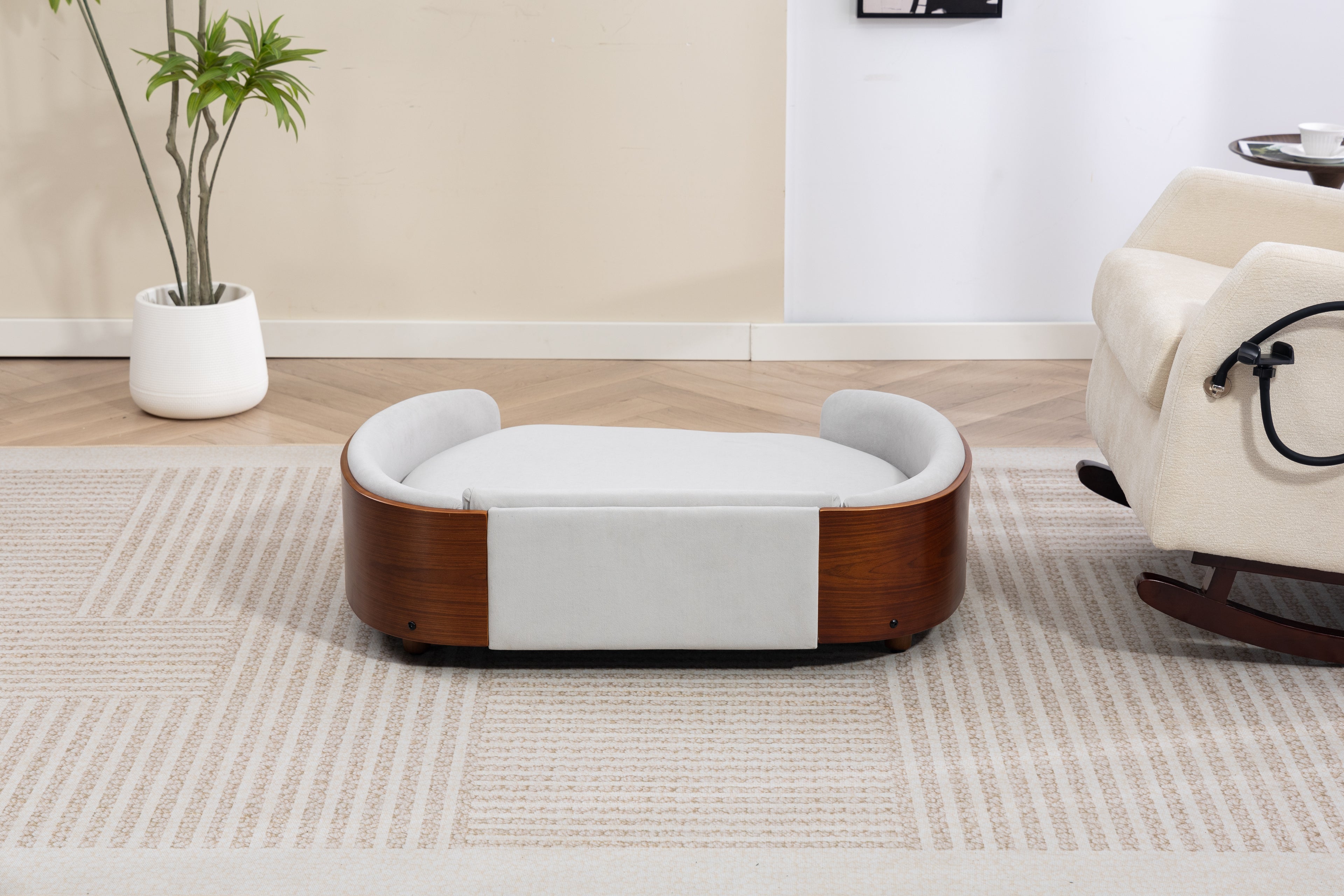 Style scandinave Lit de chien élevé Sofa Pet avec pieds en bois massif et noyer Bent Wood Bac