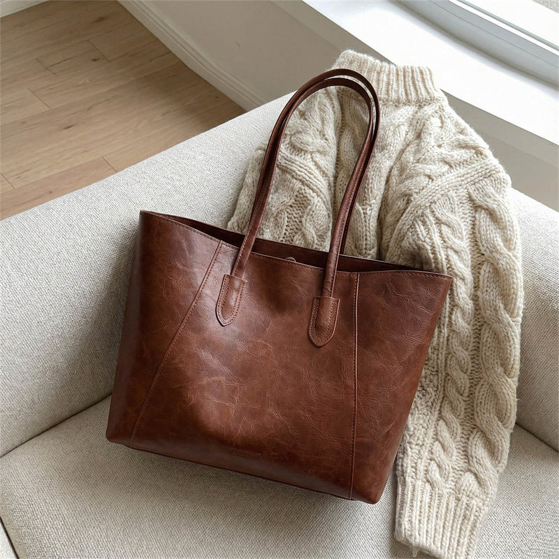 Versatile Commuter Sac à bandoulière cette année Tendance est le tote spacieux