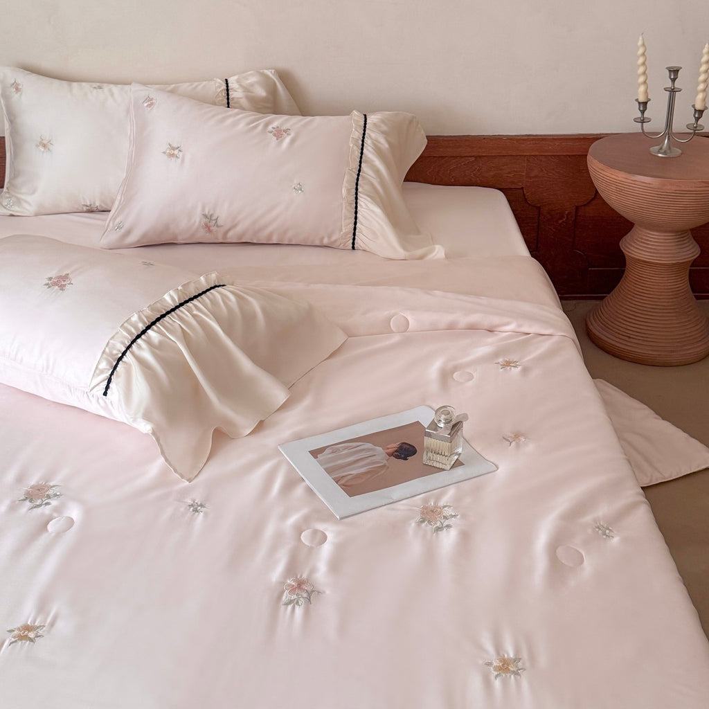 Floral Embroidery Tencel Cool-Smooth Summer Quilt Four-Piece Set