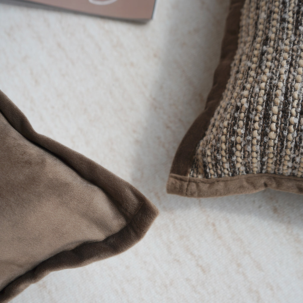Coussin de Sofa Marron Maillard avec un oreiller luxueux Wabi-sabi léger
