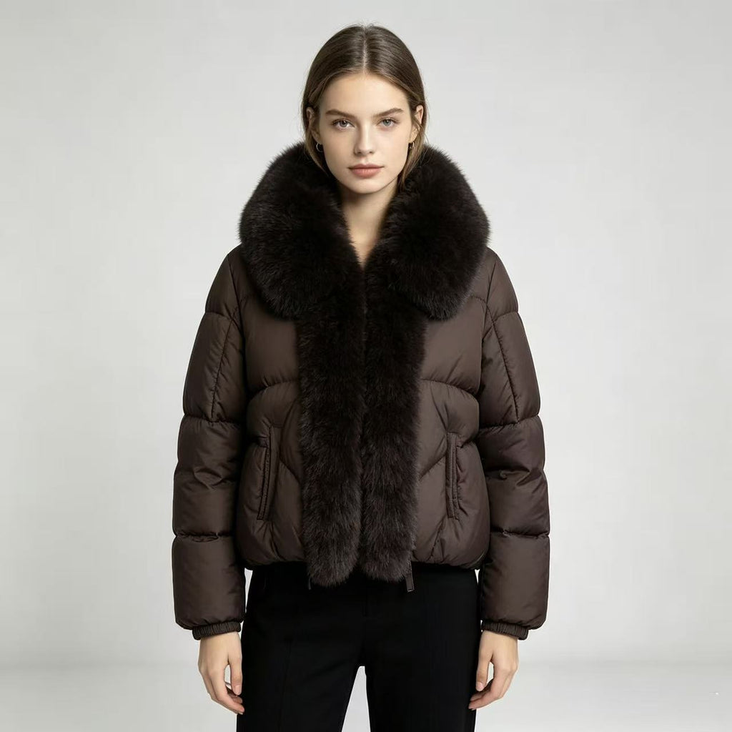 Manteau court en coton rembourré avec un panneau de collier en fausse fourrure