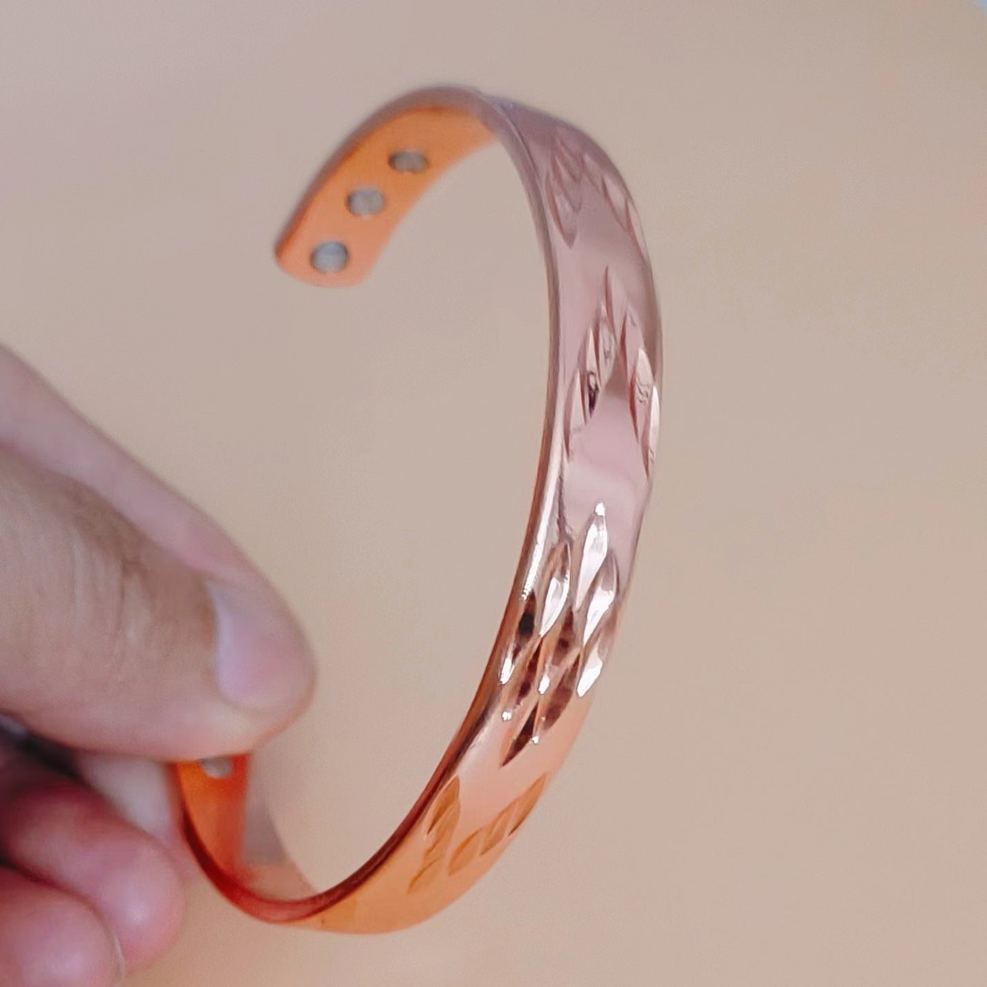 Bracelet pour femmes magnétiques de petite taille