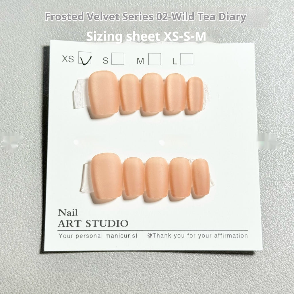 L'œil du chat en velours givré 01 Island Diary Aurora Nail Art