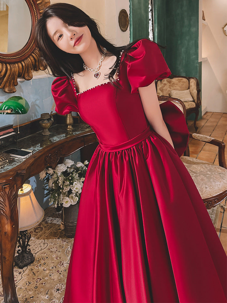Vin d'hiver engagement rouge quotidien princesse française sur la course robe satin