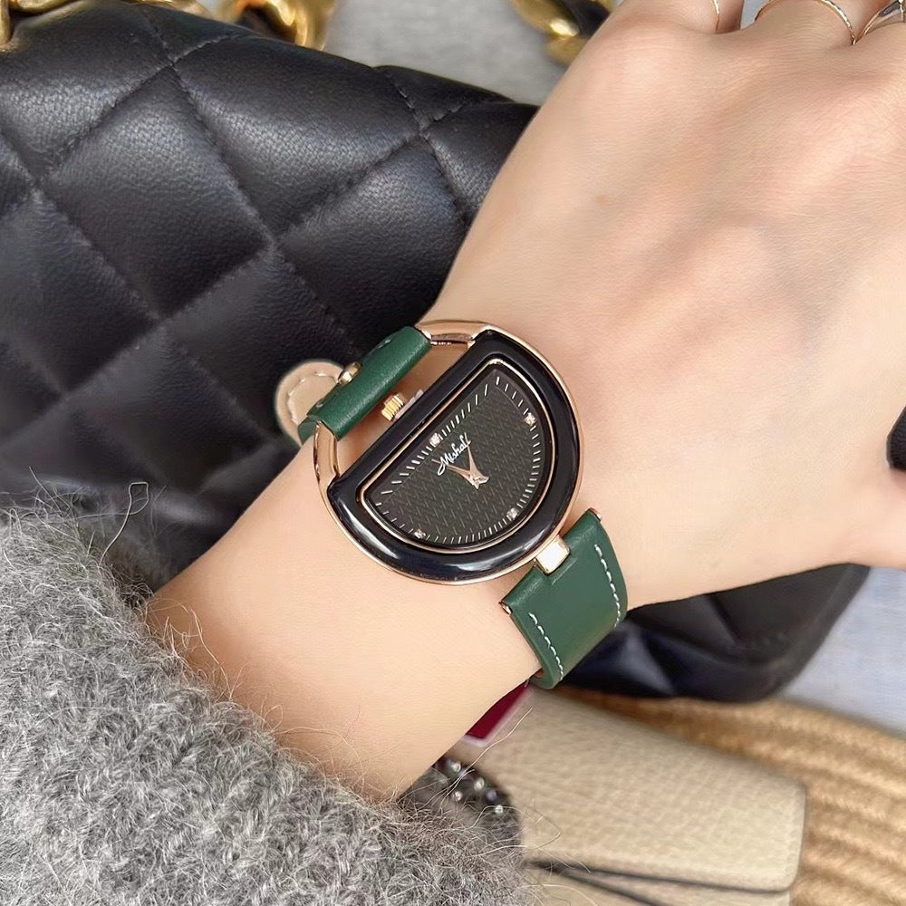 Montre haute de gamme rétro pour femmes avec un cadran demi-lune