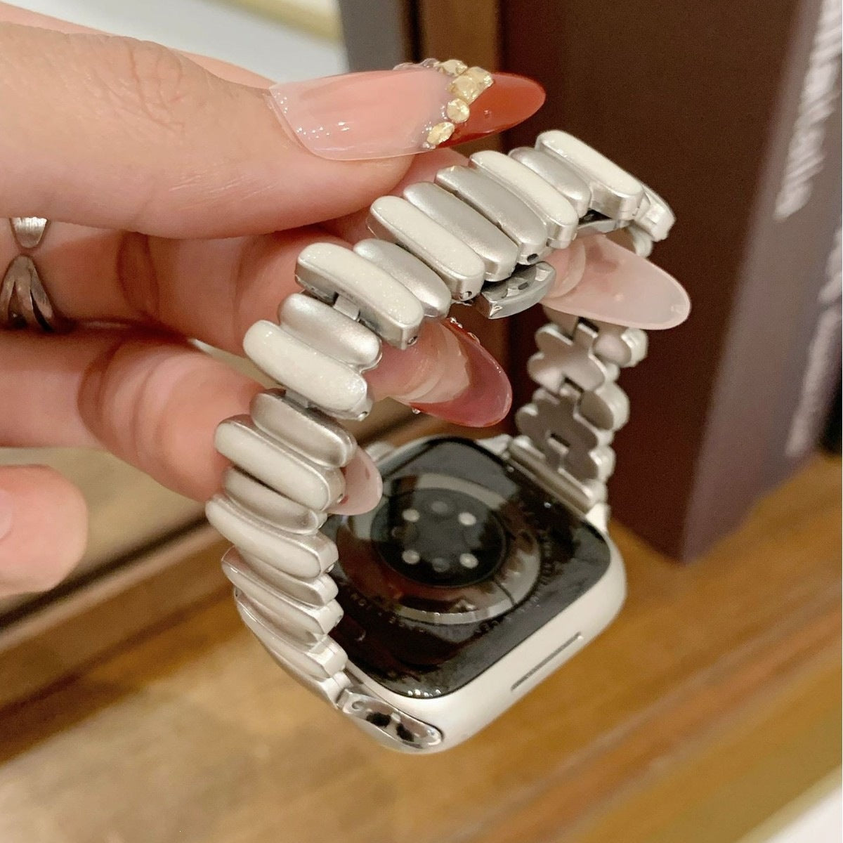 Bracelet de montre métallique irrégulier