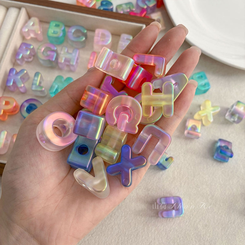 Perles lettre acrylique Matte irisés
