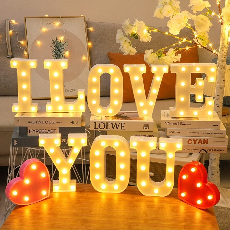 Proposition LED Signe lumineux avec joyeux anniversaire Une décoration romantique Glowing pour le