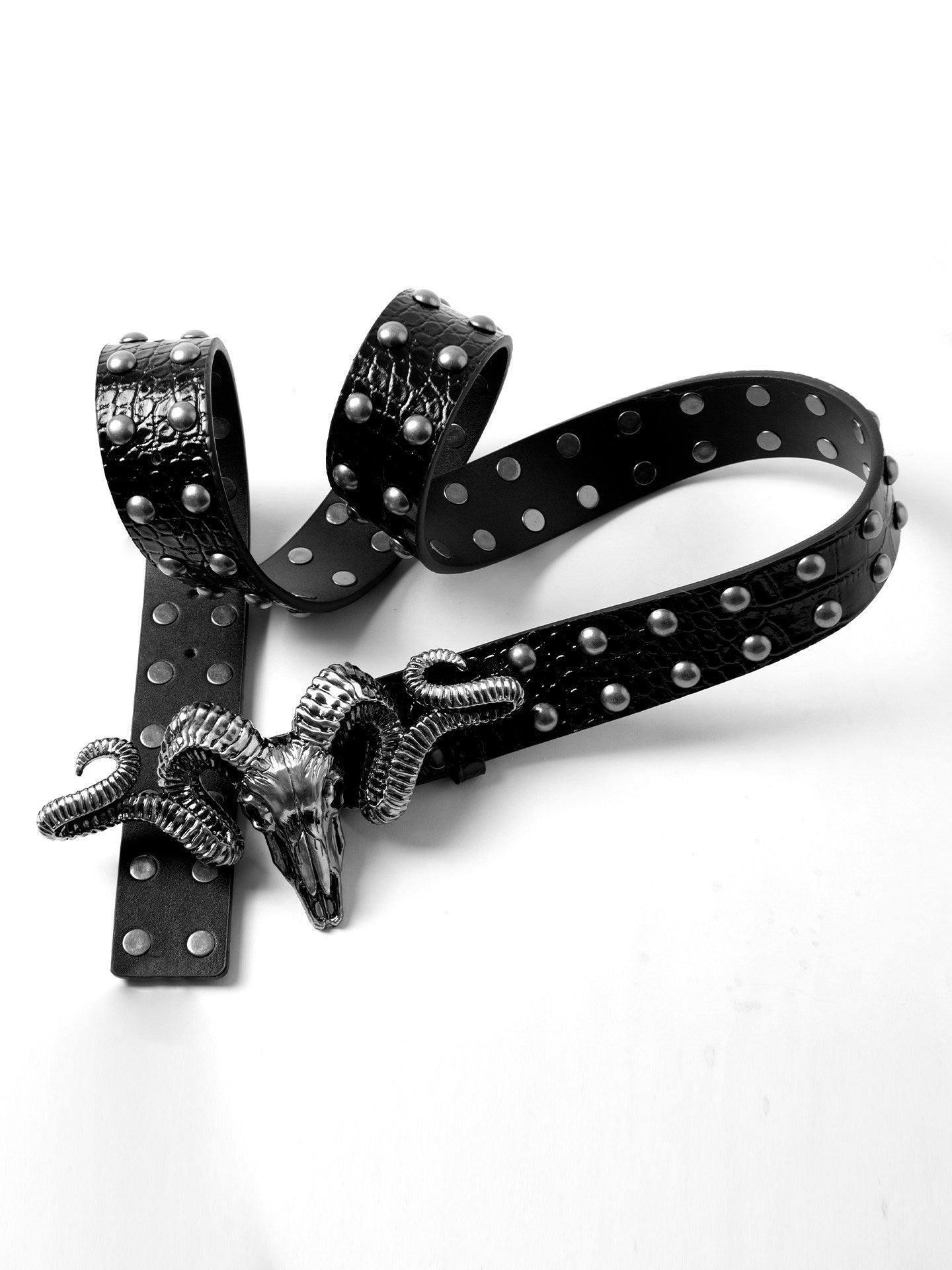 Crâne dérangé et ceinture de tête de mouton fabriquée à partir de cuir de vache à grains entiers