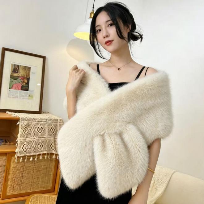 Clou de luxe léger en peluche polyvalente pour femmes