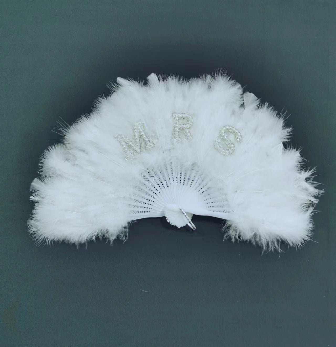 Éventail pliant décoratif en plume de mariée blanche perle