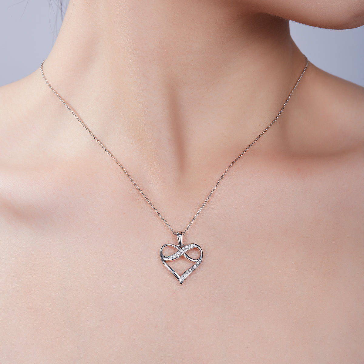 4g S925 Argent Sterling Moissanite Infinity Collier de coeur 45cm 19 pendentif en pierre avec GRA