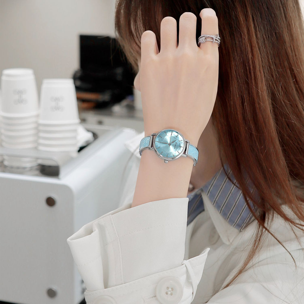 Bracelet de marque de femmes minoritaires de luxe léger pour les femmes