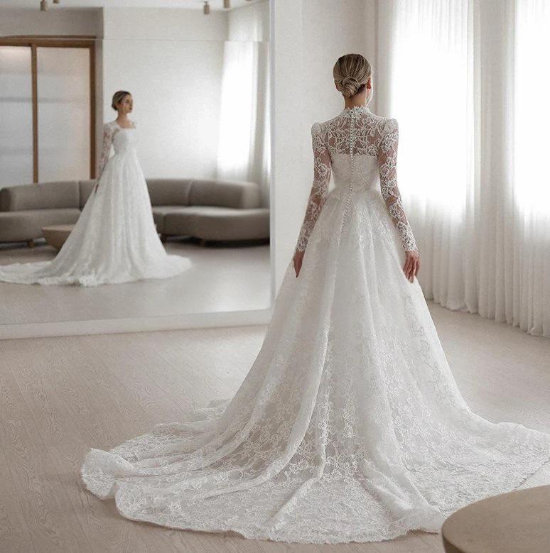 Robe de mariée à manches longues brodées