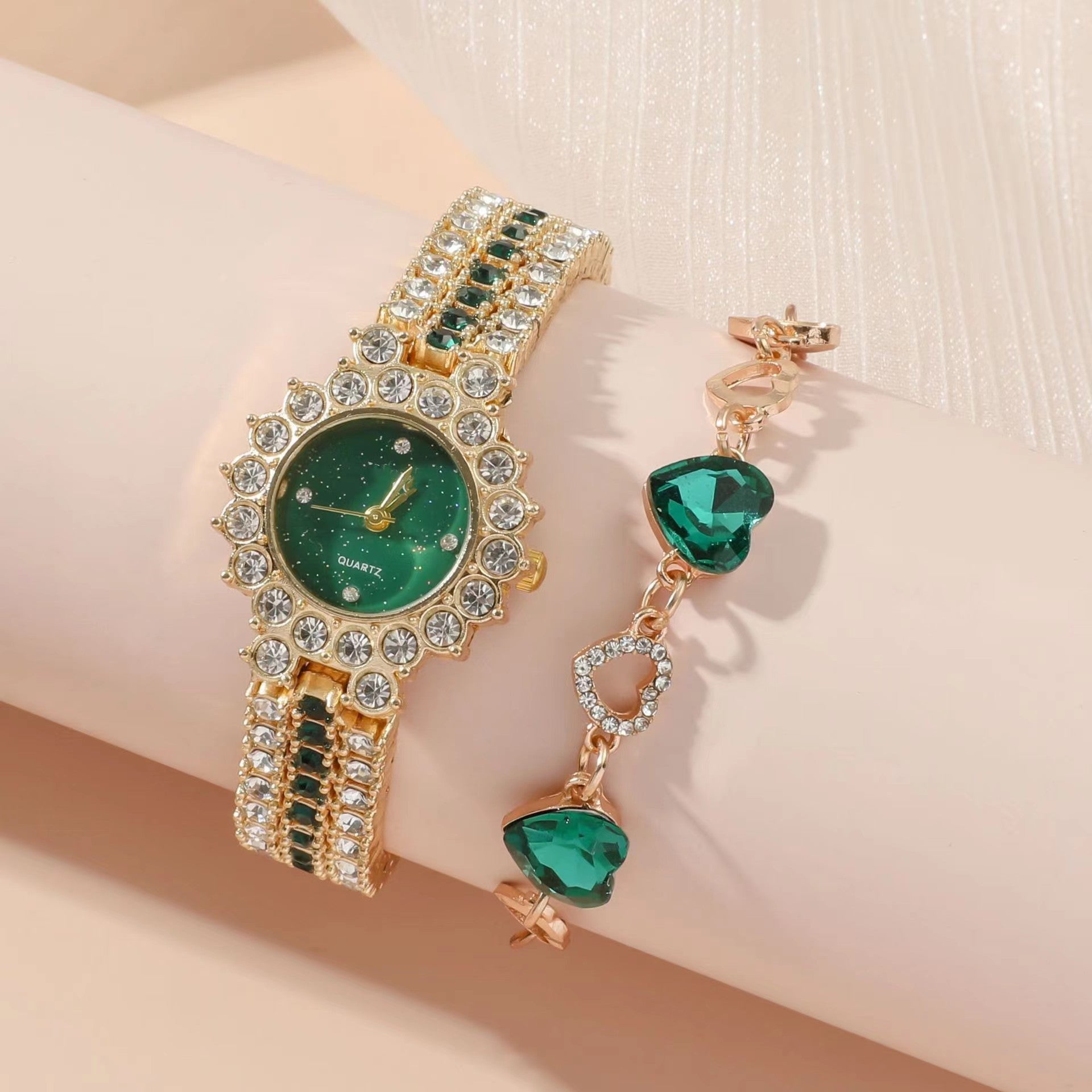 Popular Small Green Watch Ceinture en acier pour femmes Montres Quartz Bague Cadeau Set en boîte Cinq pièces S