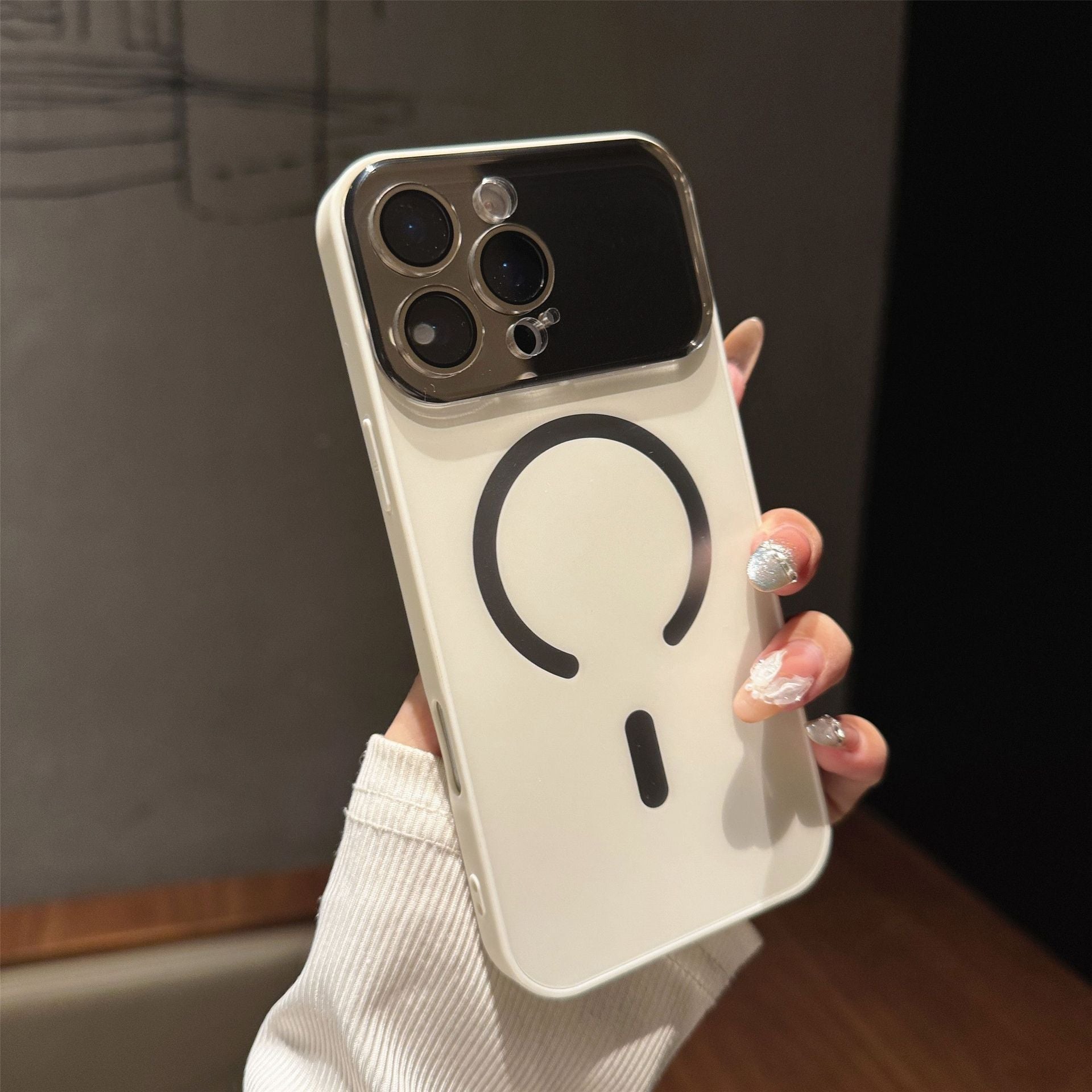 Grande fenêtre cas de téléphone magnétique givré
