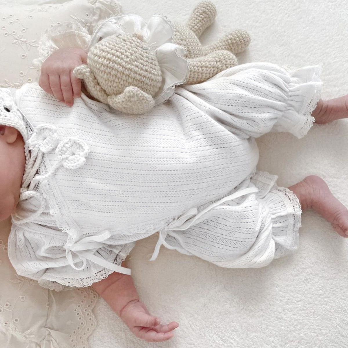 Vêtements d'été pour bébés Classe A Rompeur de dentelle à mailles creuses